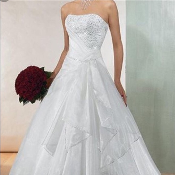 Maggie Sottero Dresses & Skirts - Stunning Maggie Sottero wedding dress. Worn once.Excellent condition.